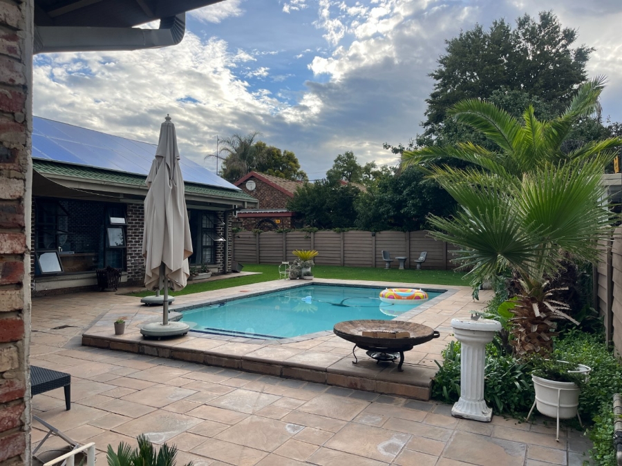 5 Bedroom Property for Sale in Potchefstroom North West